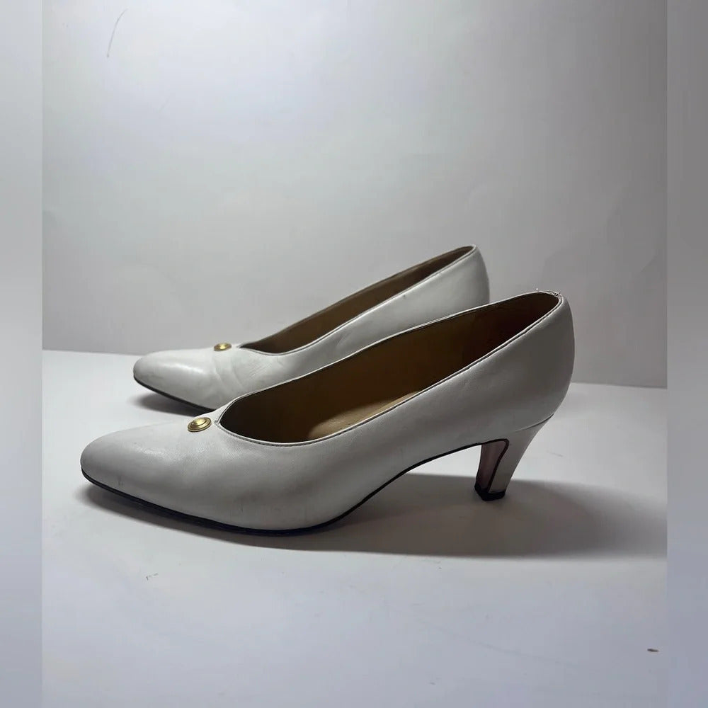 Vintage Gucci White Low Pump Heel with Gold Details