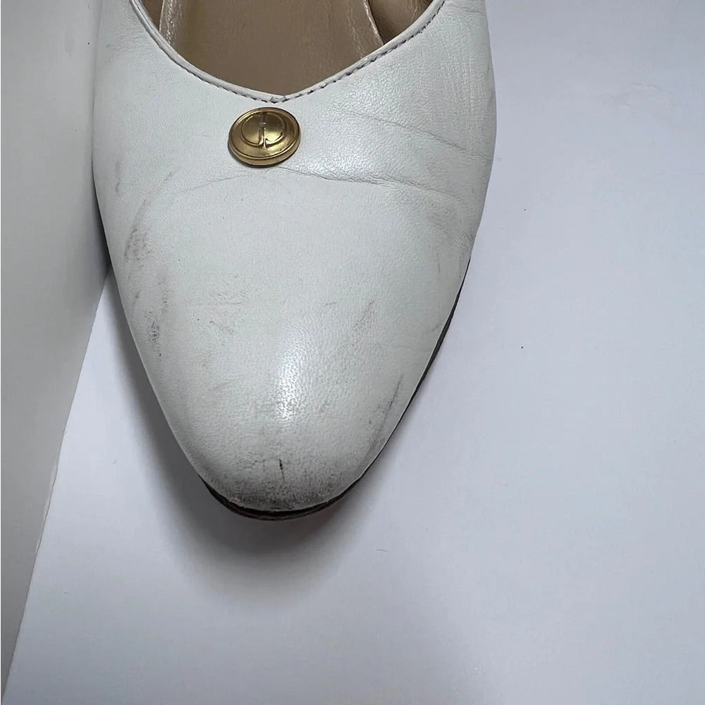 Vintage Gucci White Low Pump Heel with Gold Details