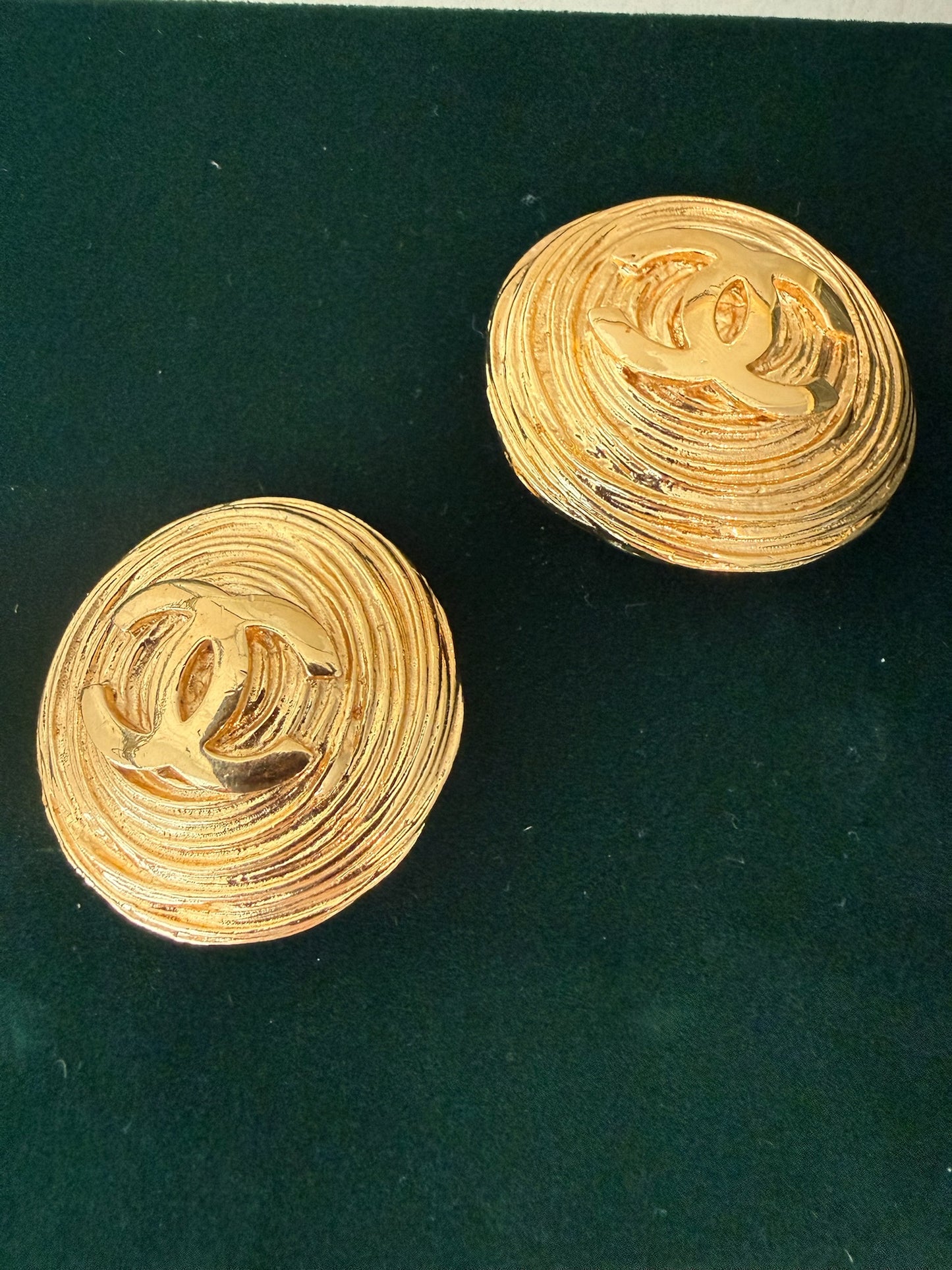 Vintage Chanel 1988 XL Disc Ripple Earrings Hallmark Clip-on Karl Lagerfeld