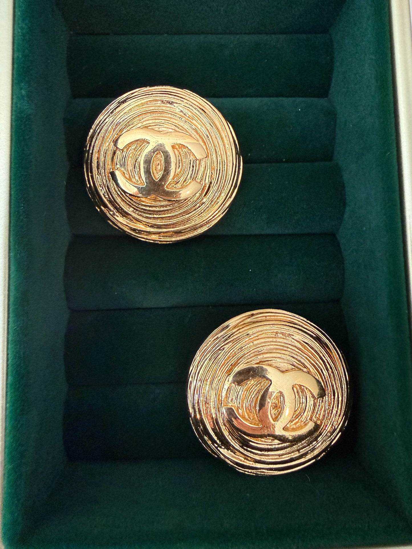 Vintage Chanel 1988 XL Disc Ripple Earrings Hallmark Clip-on Karl Lagerfeld