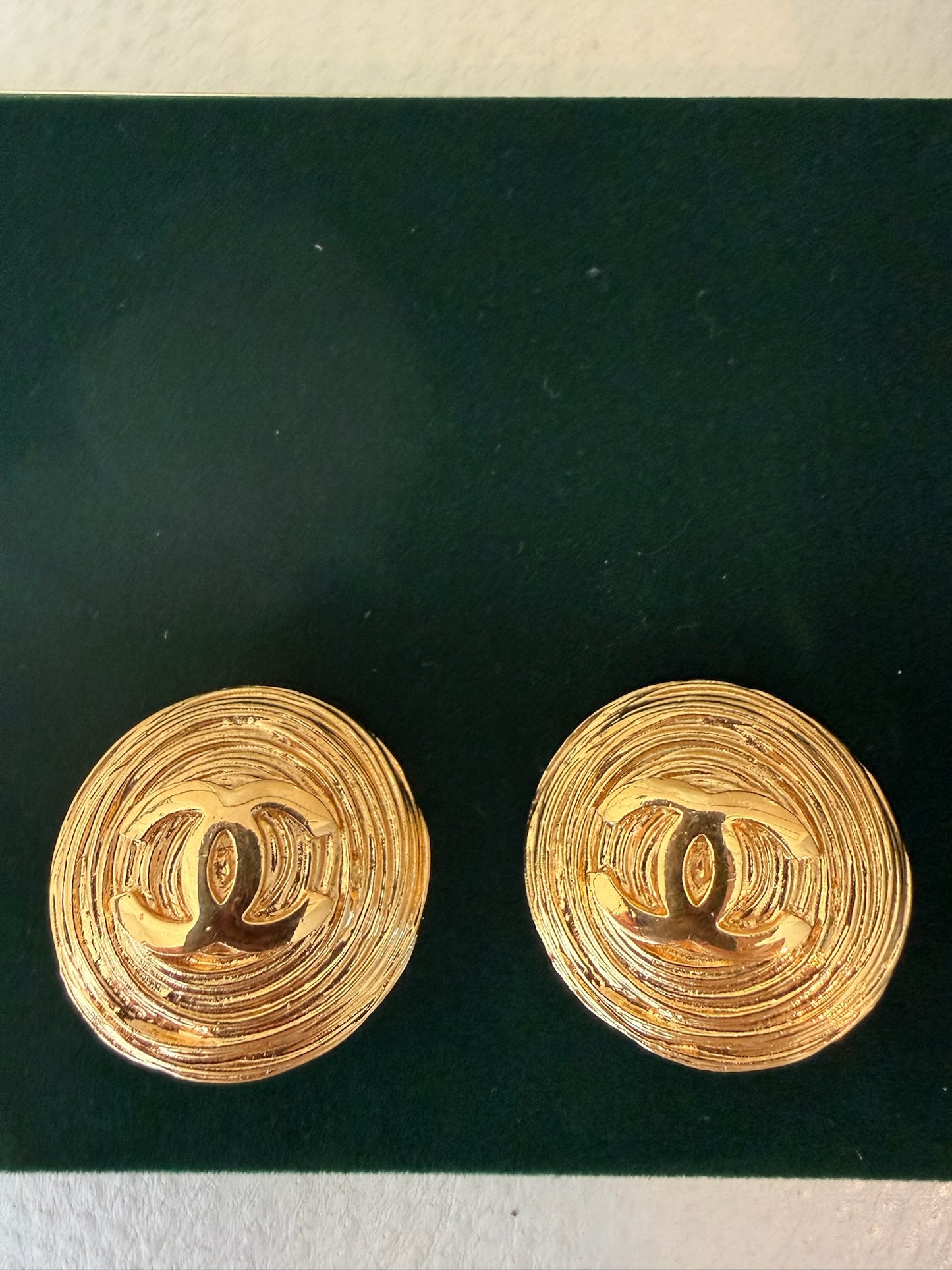 Vintage Chanel 1988 XL Disc Ripple Earrings Hallmark Clip-on Karl Lagerfeld