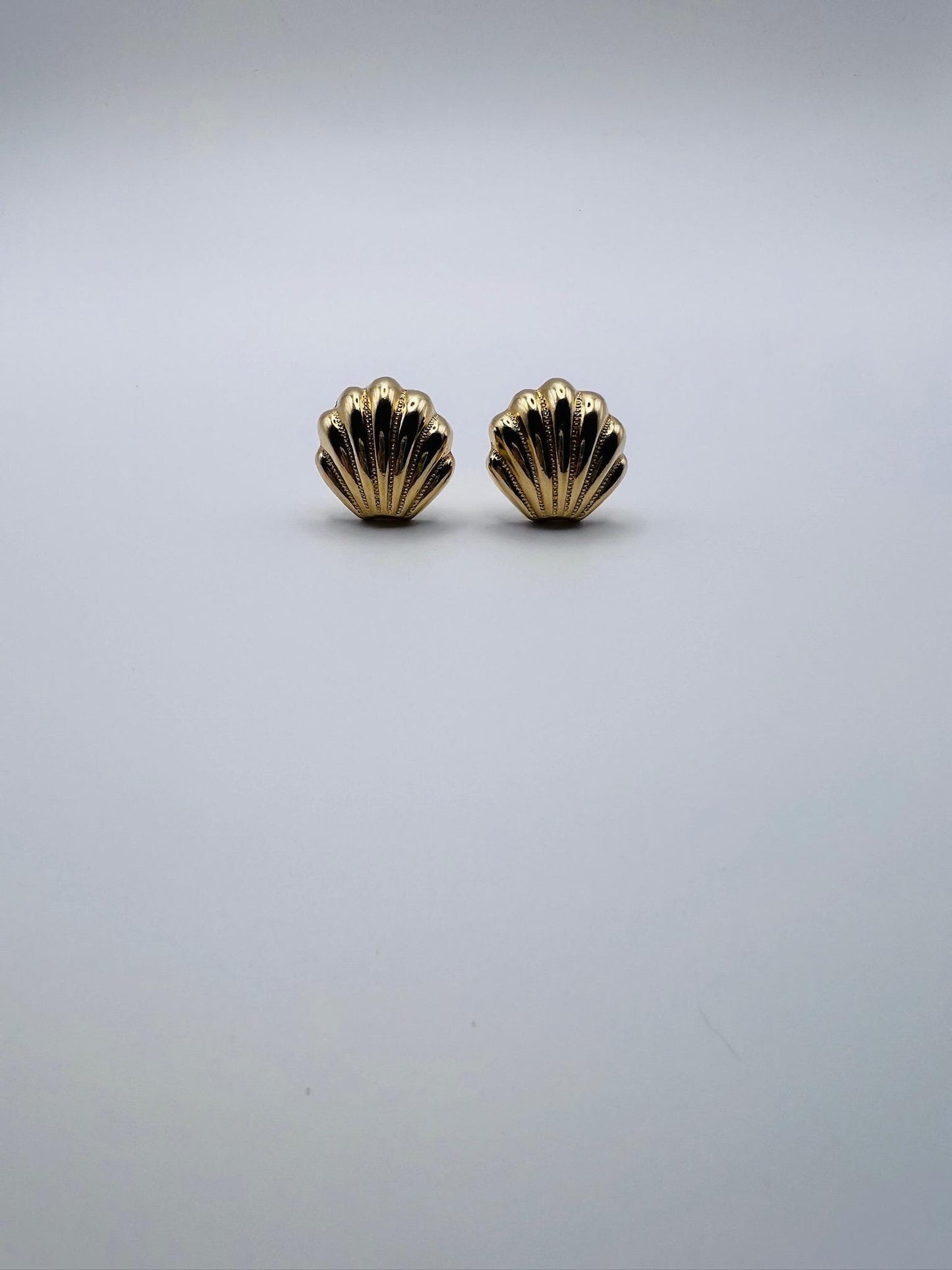 Vintage Gold Tone Shell Earrings Clip On Studs