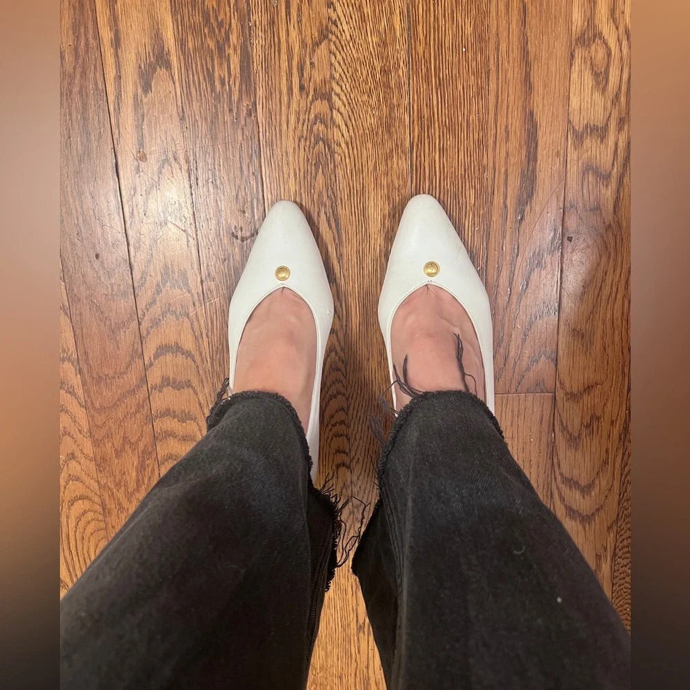 Vintage Gucci White Low Pump Heel with Gold Details