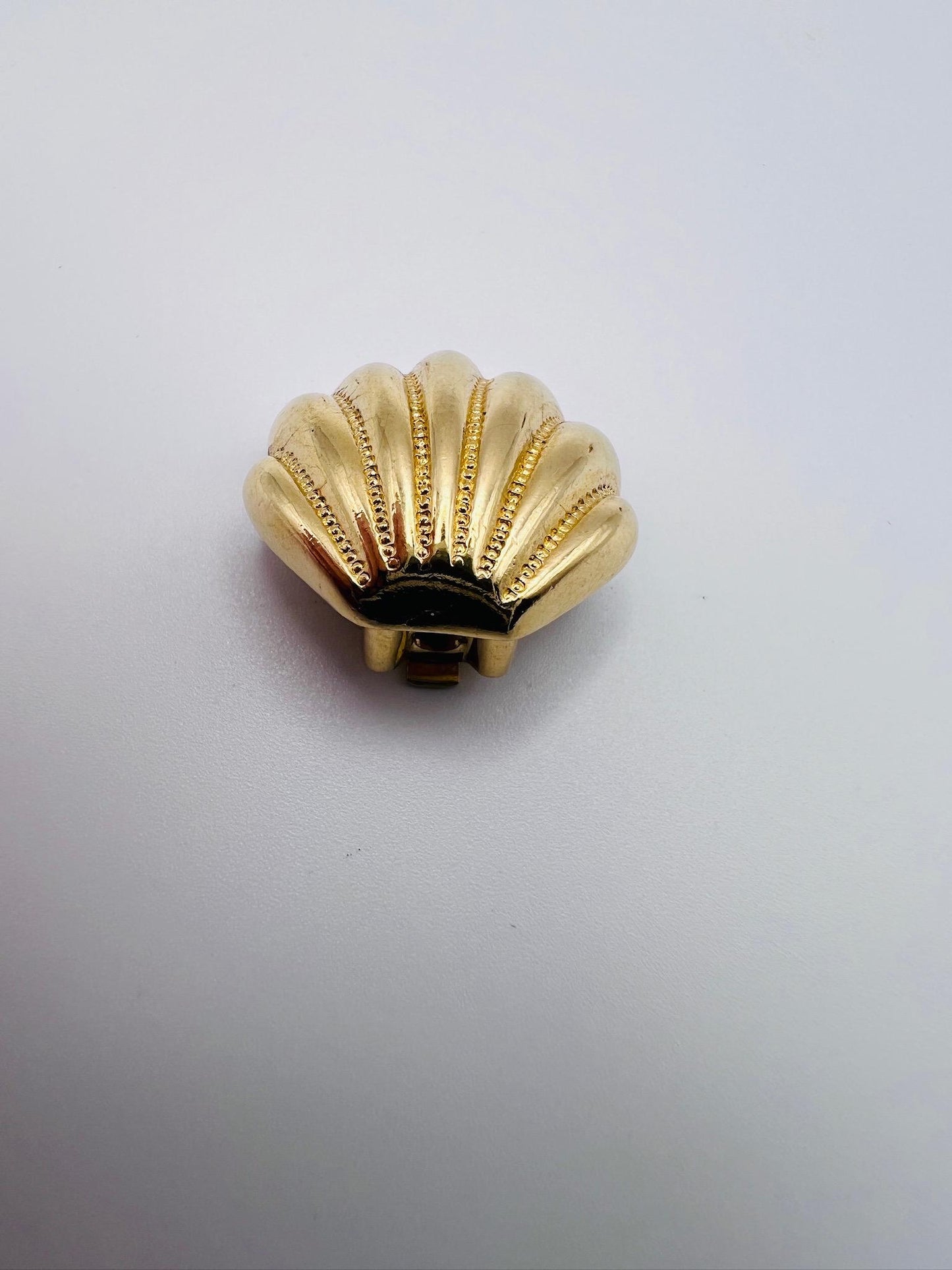 Vintage Gold Tone Shell Earrings Clip On Studs