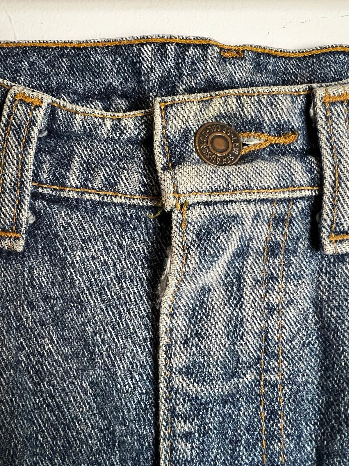 Vintage Levis 505 Jeans 32 Blue Twist Gold Pin