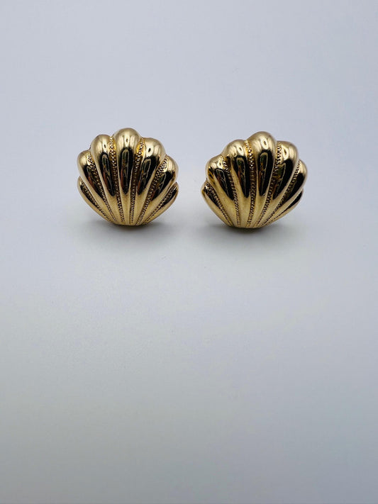 Vintage Gold Tone Shell Earrings Clip On Studs